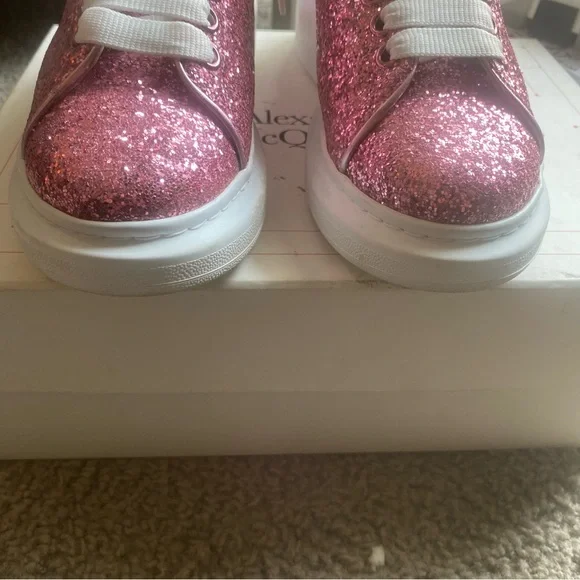 Alexander McQueen Oversized Sneaker in Glitter Pink - Picture 7 of 10